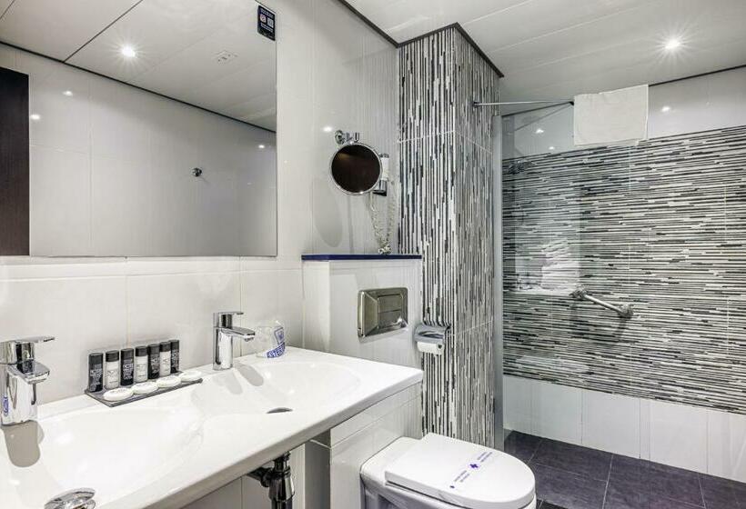 اتاق لوکس خانوادگی, Ronda Lesseps