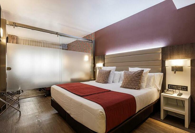 اتاق لوکس خانوادگی, Ronda Lesseps