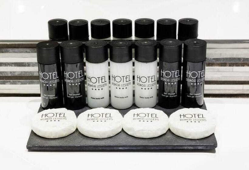 اتاق لوکس خانوادگی, Ronda Lesseps