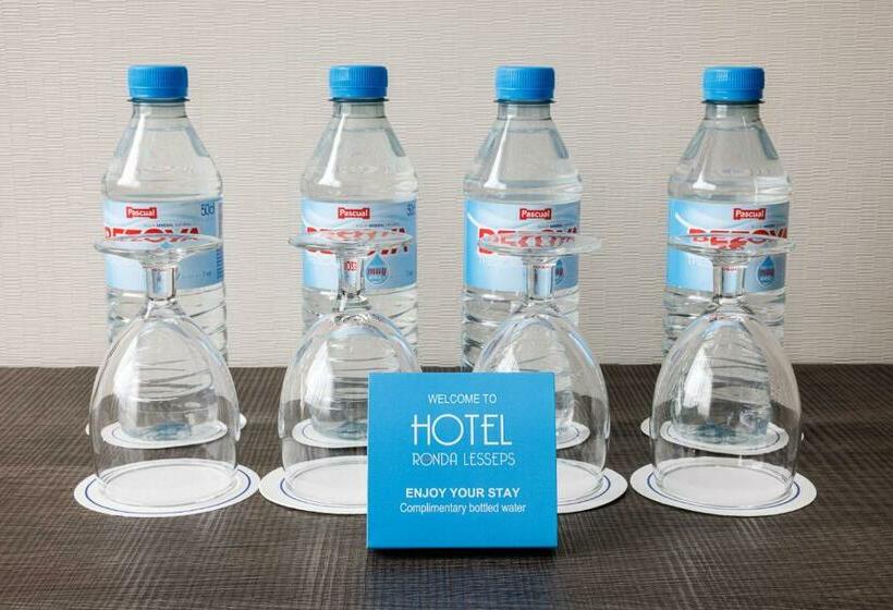 اتاق لوکس خانوادگی, Ronda Lesseps