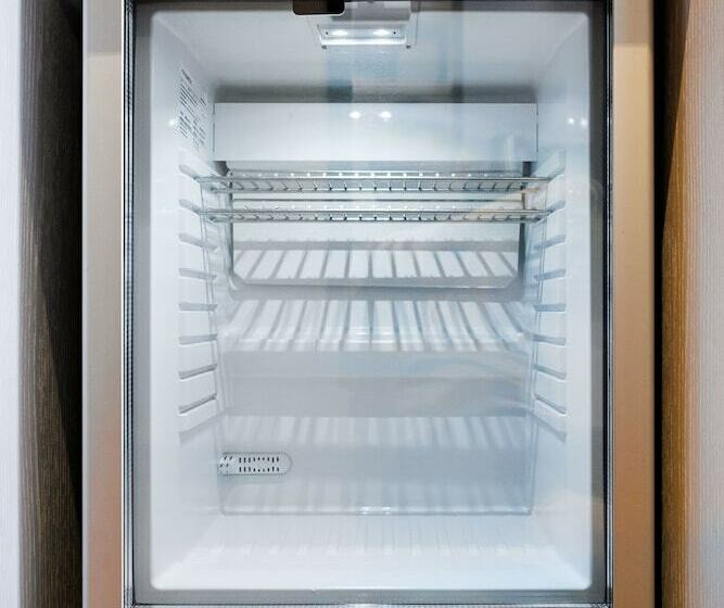 اتاق سوپریور, Ronda Lesseps