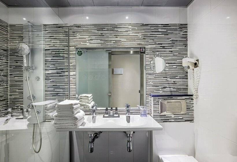 اتاق سوپریور, Ronda Lesseps