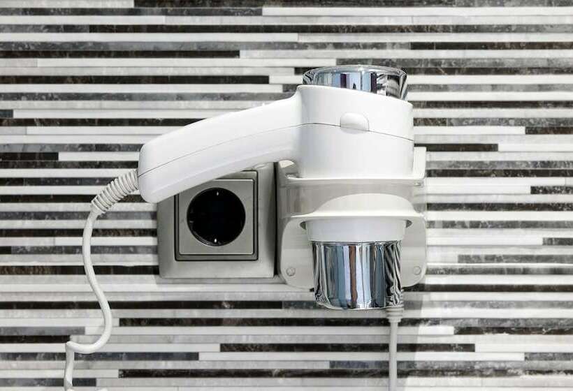 اتاق سوپریور, Ronda Lesseps