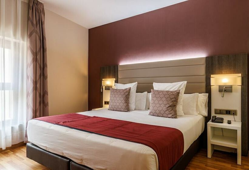 اتاق سوپریور, Ronda Lesseps