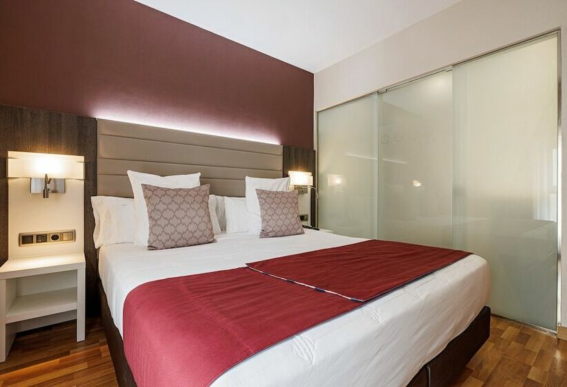 اتاق سوپریور, Ronda Lesseps