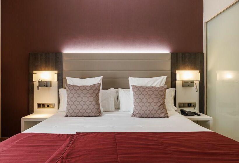 اتاق سوپریور, Ronda Lesseps