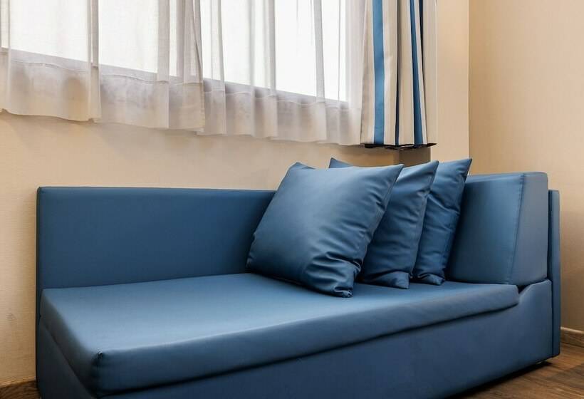 اتاق سوپریور, Ronda Lesseps