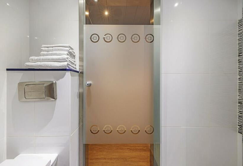 اتاق سوپریور, Ronda Lesseps