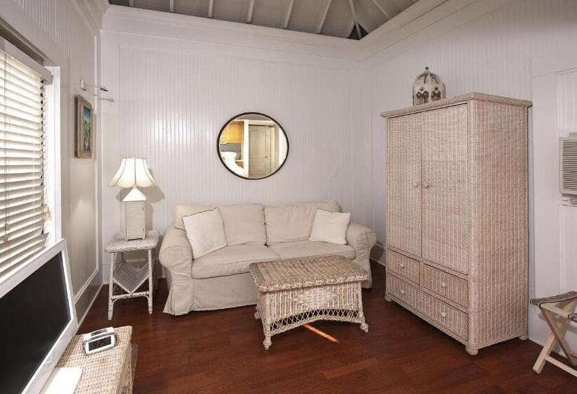 بنجلو قياسى, Bungalow Beach Resort