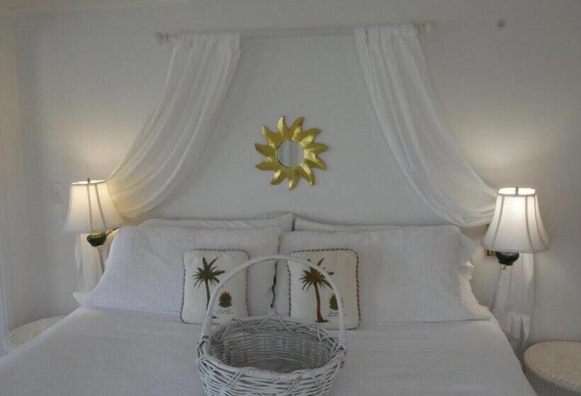 بنجلو قياسى مطل على البحر, Bungalow Beach Resort