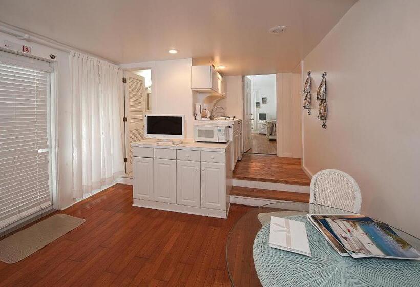 بنجلو قياسى غرفتين نوم, Bungalow Beach Resort