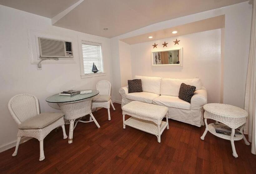 بنجلو قياسى غرفتين نوم, Bungalow Beach Resort