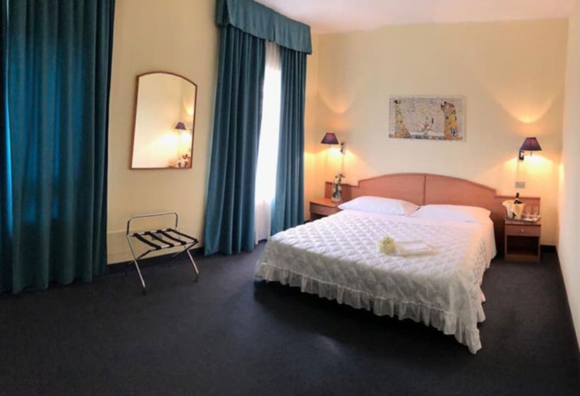 Номер Стандарт, Europalace Hotel Todi