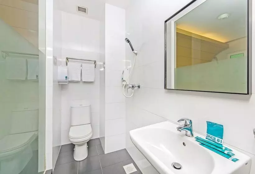 اتاق استاندارد سه نفره, 81 Rochor