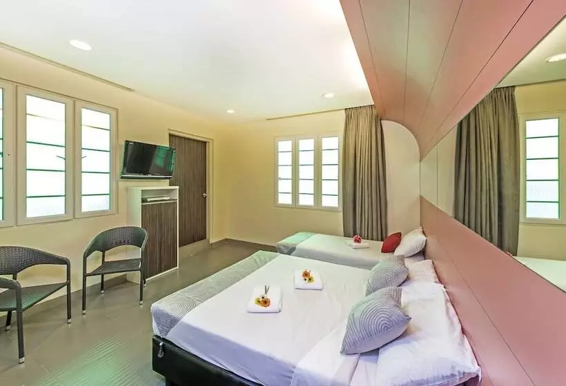 اتاق استاندارد سه نفره, 81 Rochor