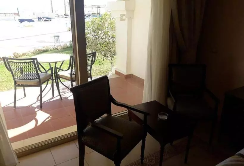 اتاق استاندارد با چشم‌انداز باغ, Continental Plaza Beach Resort