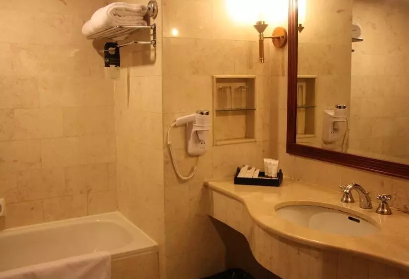 Deluxe-huone, Grand Mercure Medan Angkasa