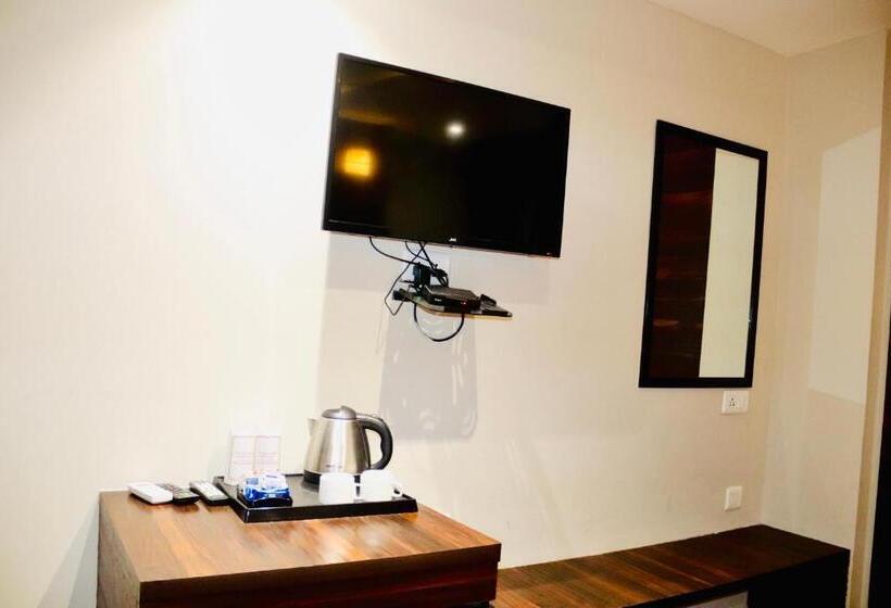 デラックスルーム, Magic Tree Karol Bagh Metro Station New Delhi