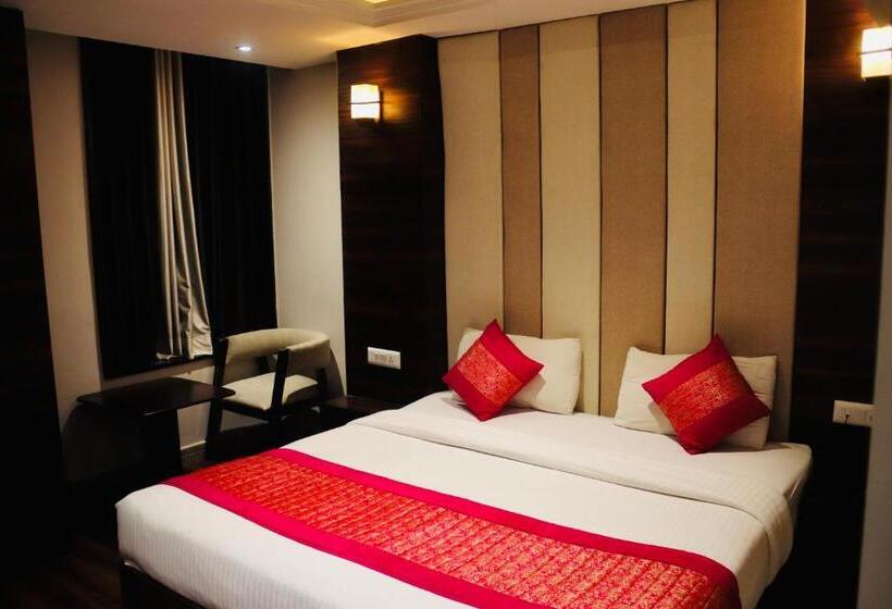 デラックスルーム, Magic Tree Karol Bagh Metro Station New Delhi