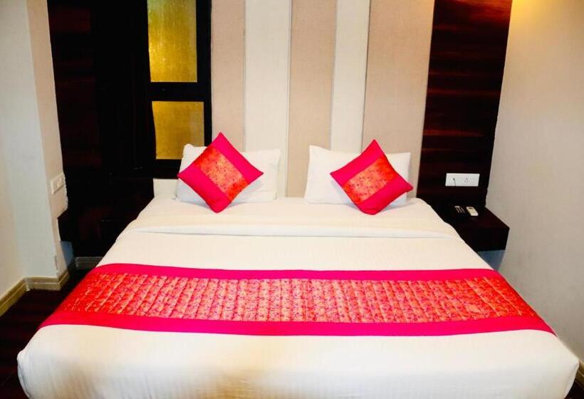 デラックスルーム, Magic Tree Karol Bagh Metro Station New Delhi