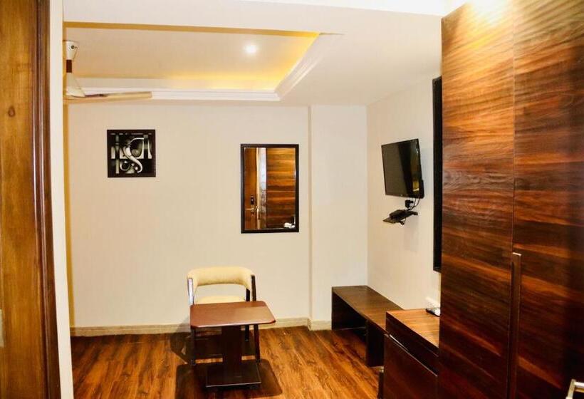 スーペリアールーム, Magic Tree Karol Bagh Metro Station New Delhi