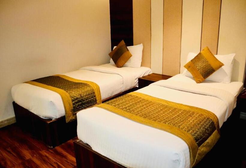 デラックスルーム, Magic Tree Karol Bagh Metro Station New Delhi