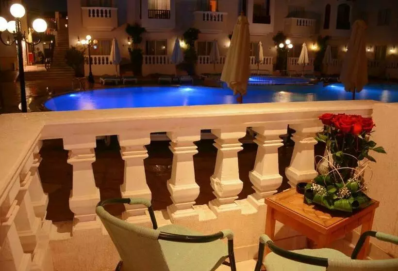 اتاق سوپریور با چشمانداز استخر, Oriental Rivoli Hotel & Spa