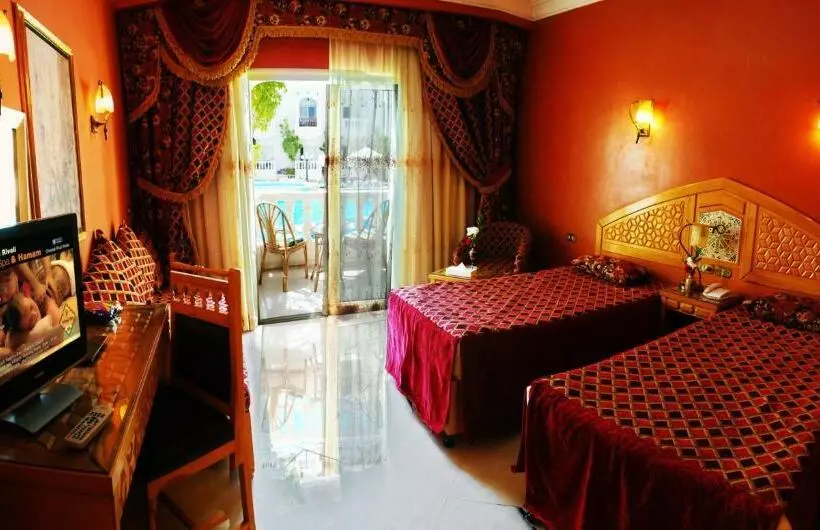 اتاق سوپریور با چشمانداز استخر, Oriental Rivoli Hotel & Spa