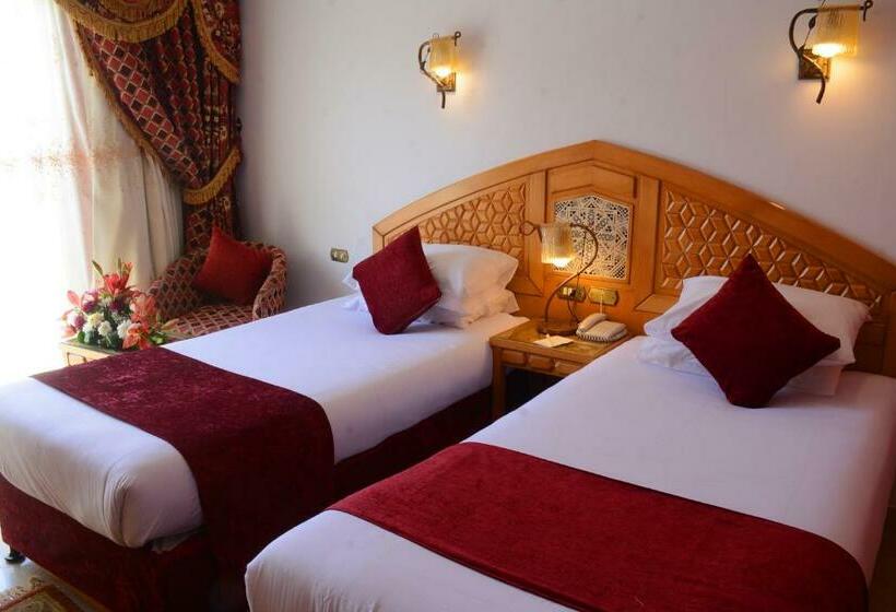 Номер Superior Вид на Бассейн, Oriental Rivoli Hotel & Spa