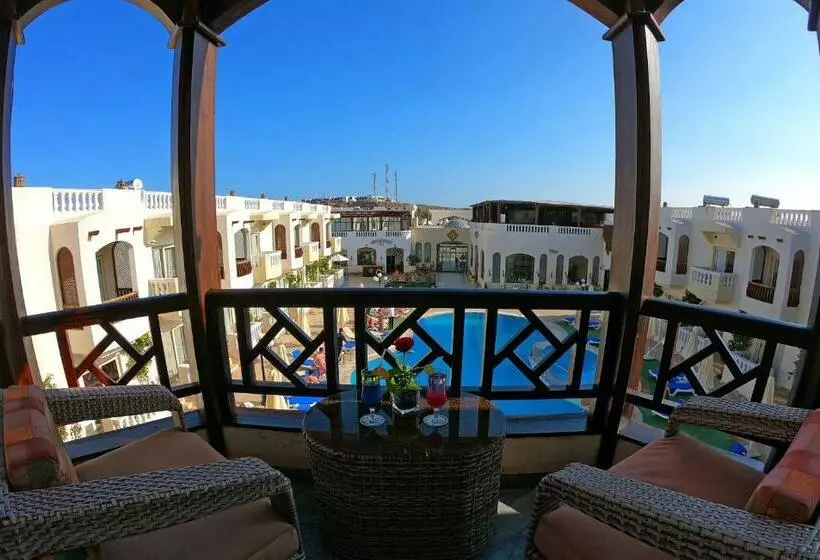 سوییت جونیور با چشمانداز استخر, Oriental Rivoli Hotel & Spa