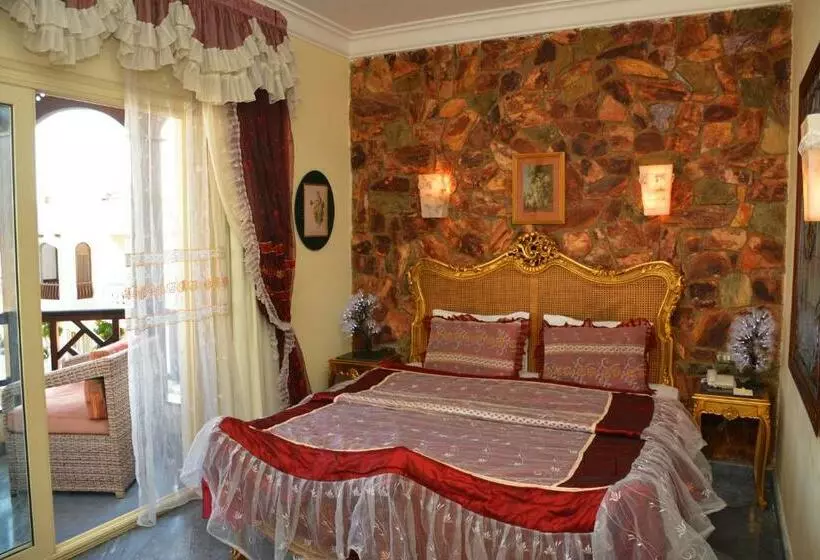 سوییت جونیور با چشمانداز استخر, Oriental Rivoli Hotel & Spa