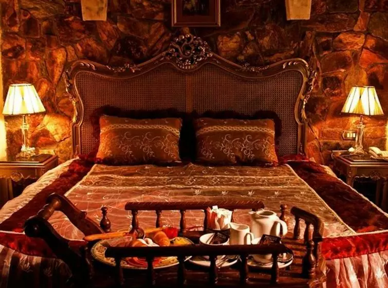 سوییت جونیور با چشمانداز استخر, Oriental Rivoli Hotel & Spa