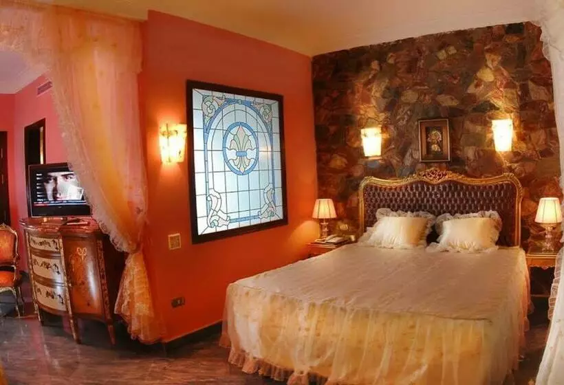 سوییت جونیور با چشمانداز استخر, Oriental Rivoli Hotel & Spa