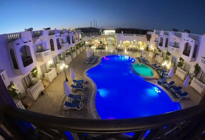 اتاق استاندارد سه تخته با چشمانداز استخر, Oriental Rivoli Hotel & Spa