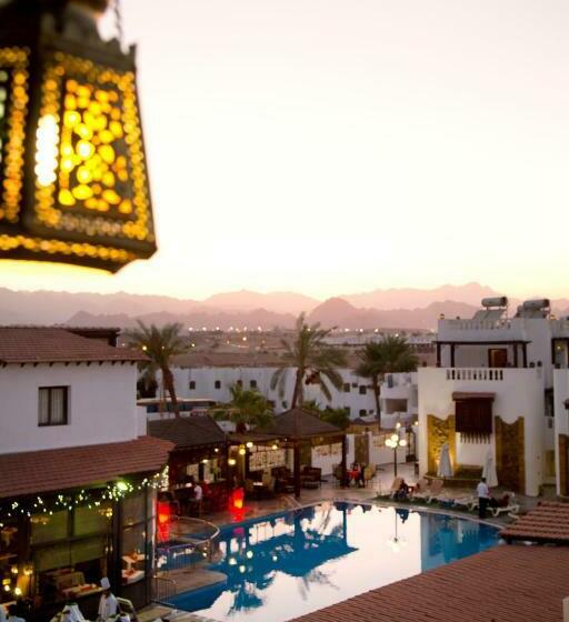 Трехместный Номер Стандарт Вид на Бассейн, Oriental Rivoli Hotel & Spa