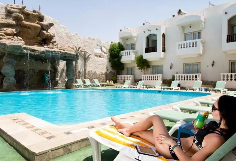 سوییت جونیور با چشمانداز استخر, Oriental Rivoli Hotel & Spa
