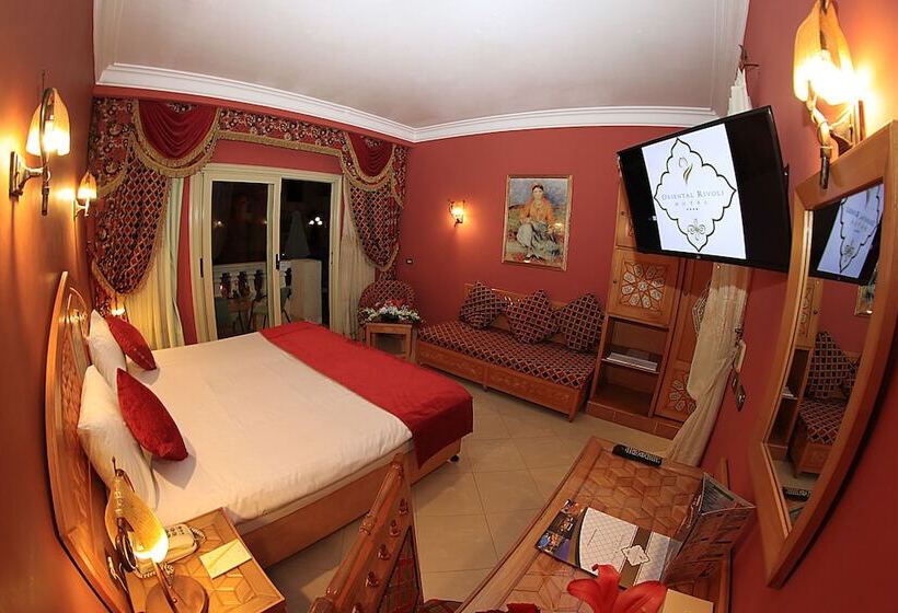 Номер Superior Вид на Бассейн, Oriental Rivoli Hotel & Spa