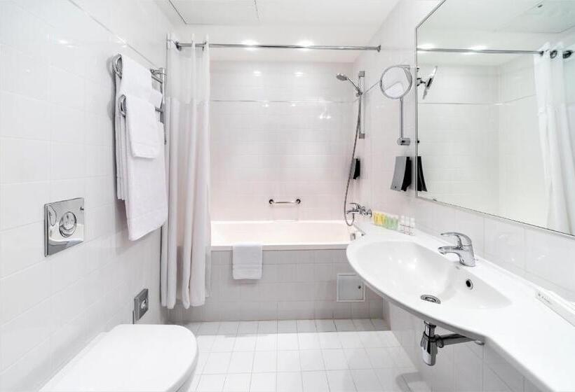 Rahat Oda, Rixwell Elefant