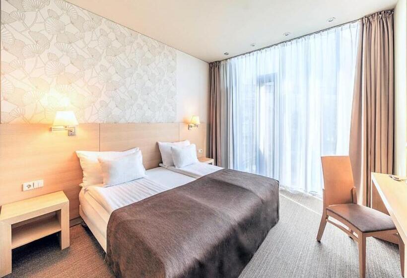 Rahat Oda, Rixwell Elefant