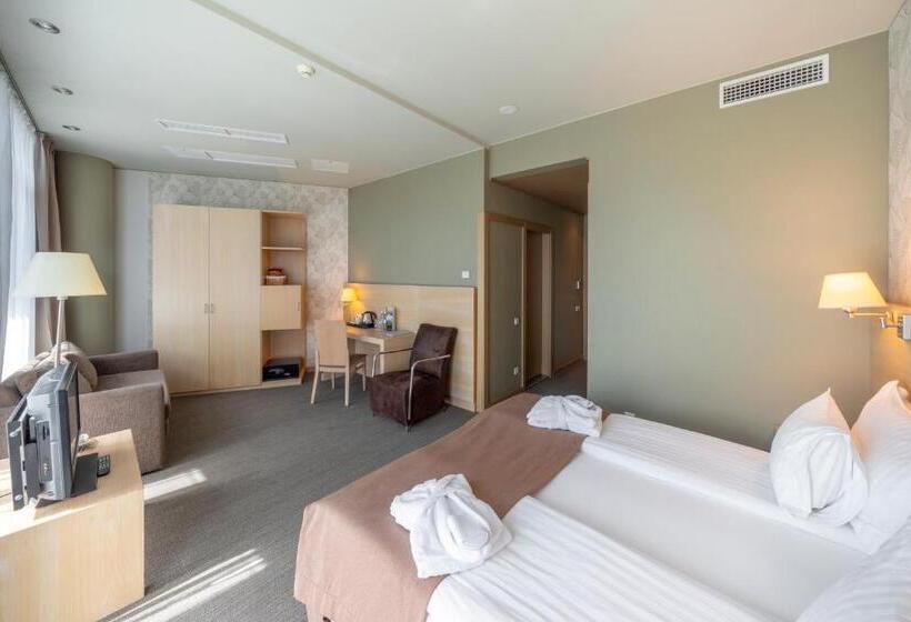 Superior Oda, Rixwell Elefant