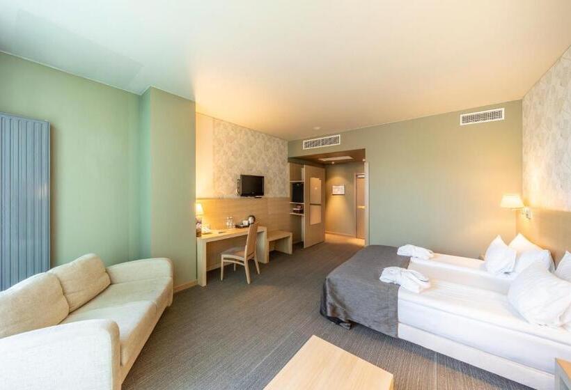 Superior Oda, Rixwell Elefant