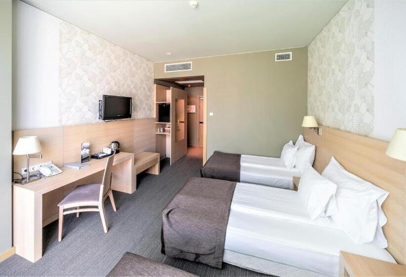 Üç Kişilik Standart Oda, Rixwell Elefant