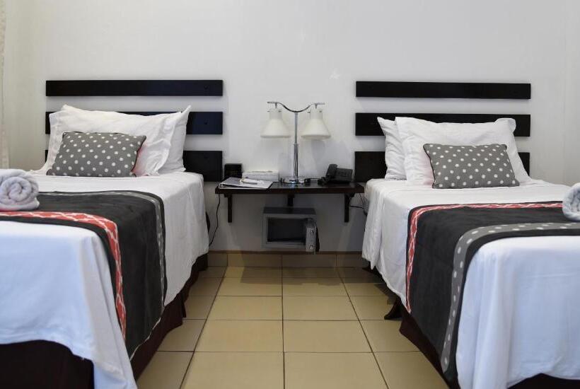 غرفه قياسيه سريرين مزدوجين, Seis Playas