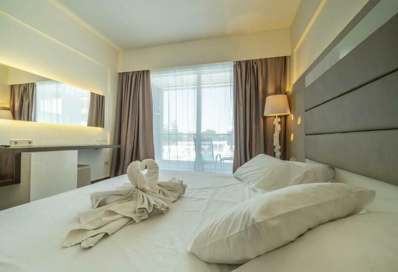 패밀리 룸 풀장 전망, Sunshine Rhodes