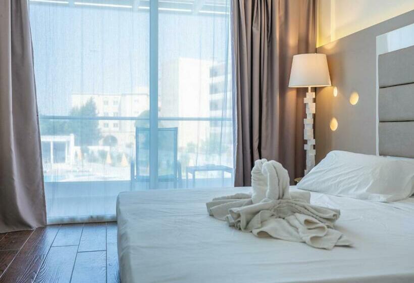 패밀리 룸 풀장 전망, Sunshine Rhodes