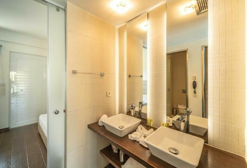 패밀리 룸 풀장 전망, Sunshine Rhodes