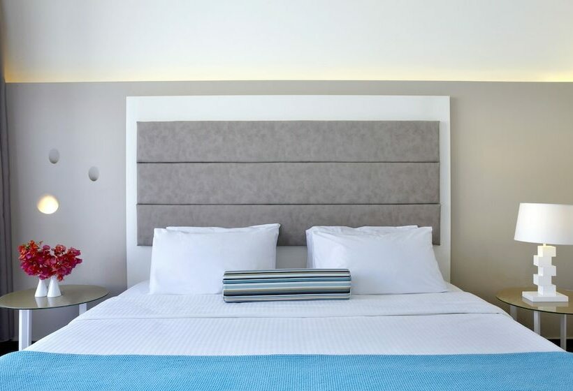 패밀리 룸 풀장 전망, Sunshine Rhodes