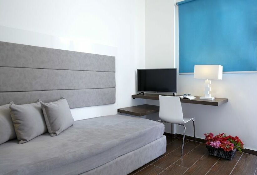 패밀리 룸 풀장 전망, Sunshine Rhodes