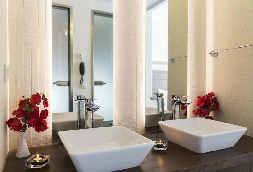 패밀리 룸 풀장 전망, Sunshine Rhodes