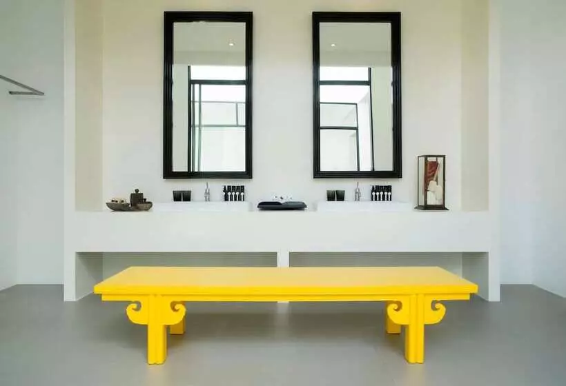 ویلای یک اتاق خوابه با استخر شنا, The Library